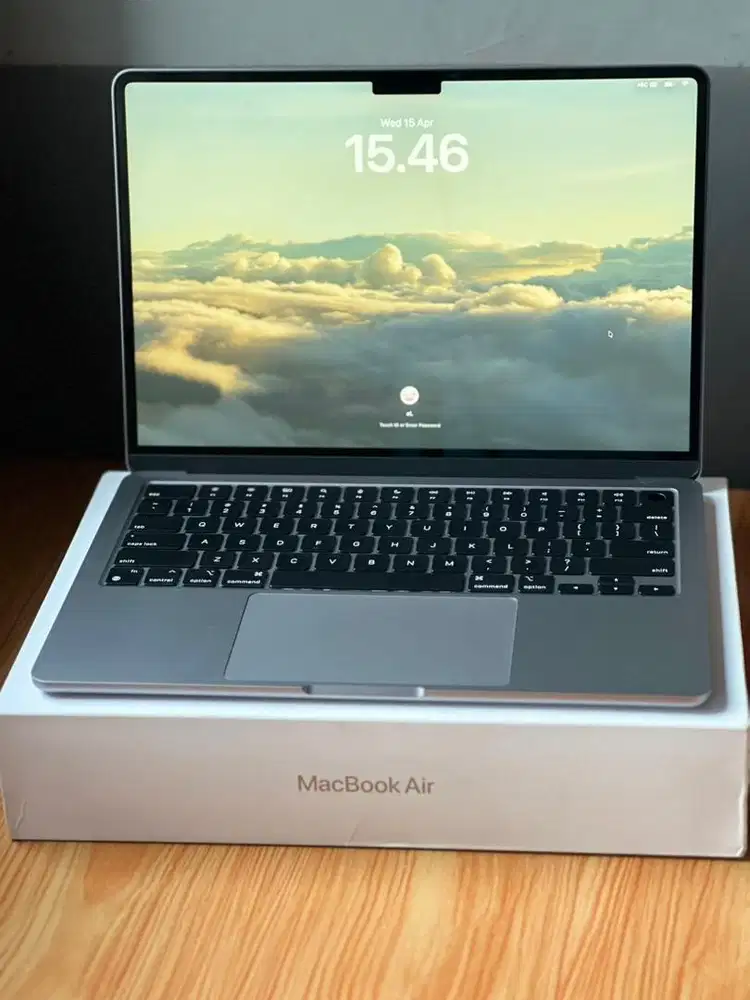 Macbook Air M3 garansi resmi iBox masih panjang