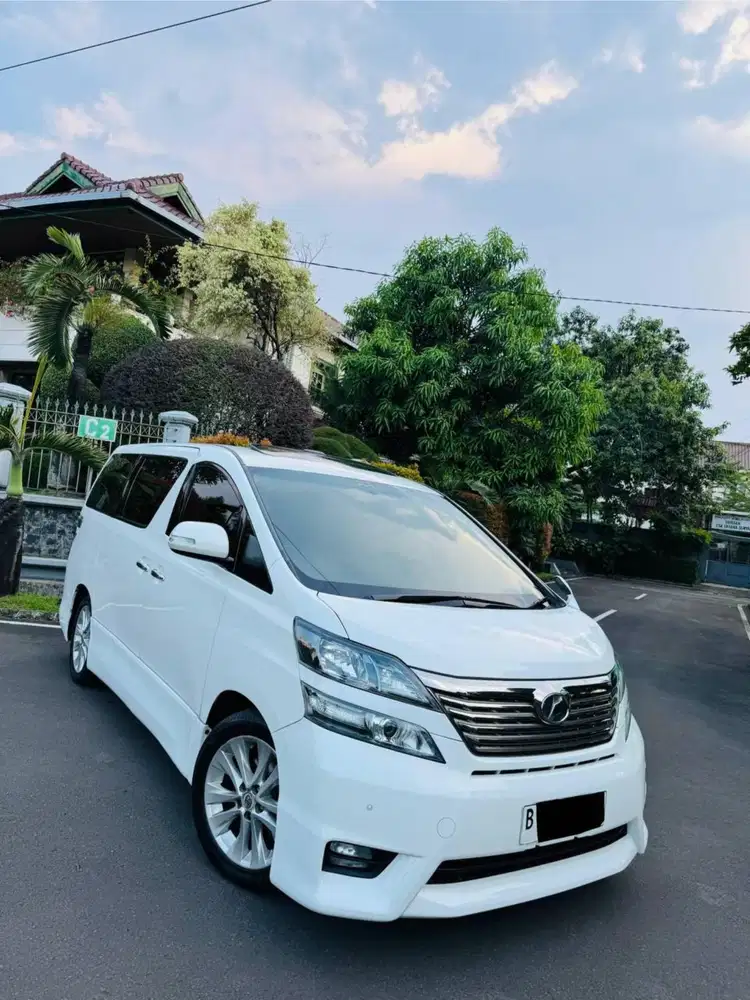 Toyota Vellfire Z CBU Sunroof Matic