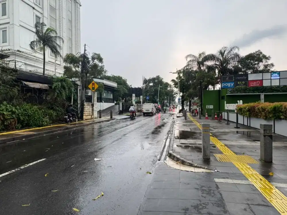 Rumah Hitung Tanah di Kemang Raya Jakarta Selatan Sangat Strategis Komersil