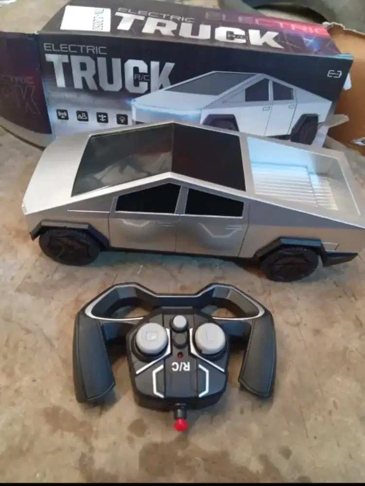 Mainan Mobil Remote Tesla Cybertruck - RC Car