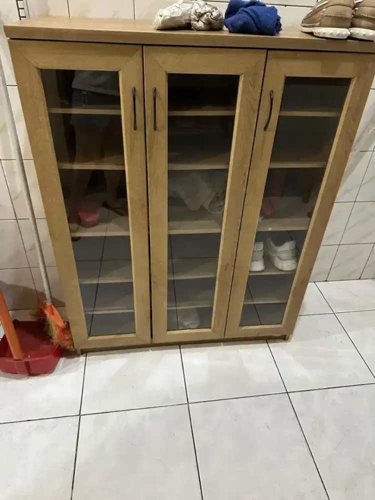 Rak sepatu kabinet