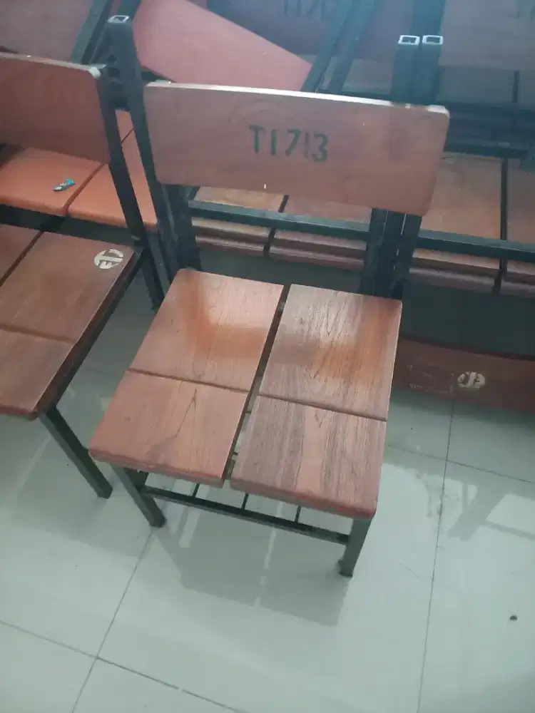 Kursi jati rangka besi tebel