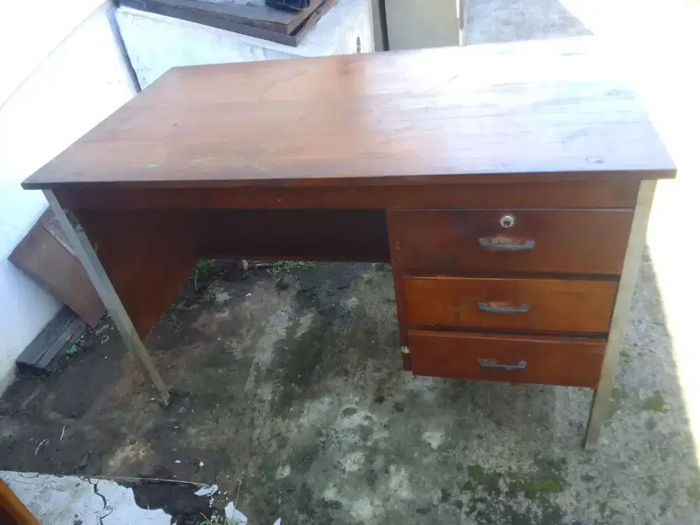 Meja kerja tatakan jati kaki besi