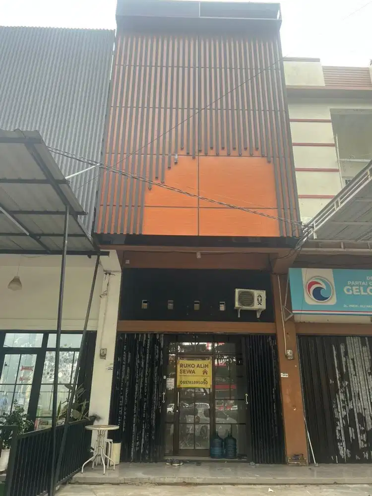 Alih Sewa Toko Semi Furnished/Interior