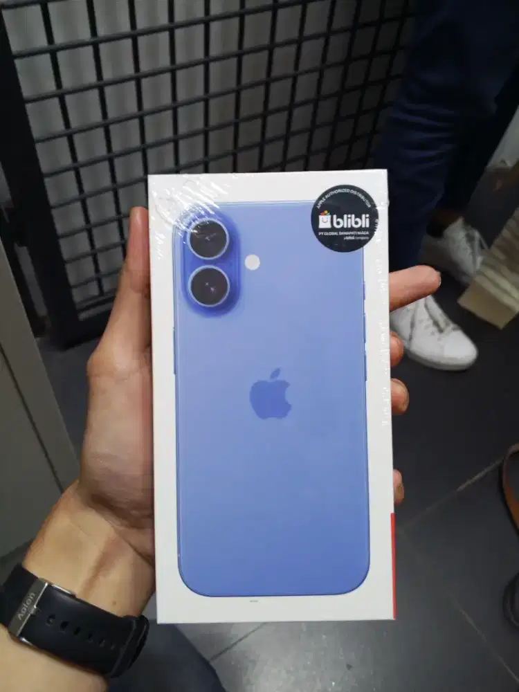 iPhone 16 basic ultramarine 128GB Garansi resmi Bisa cicilan