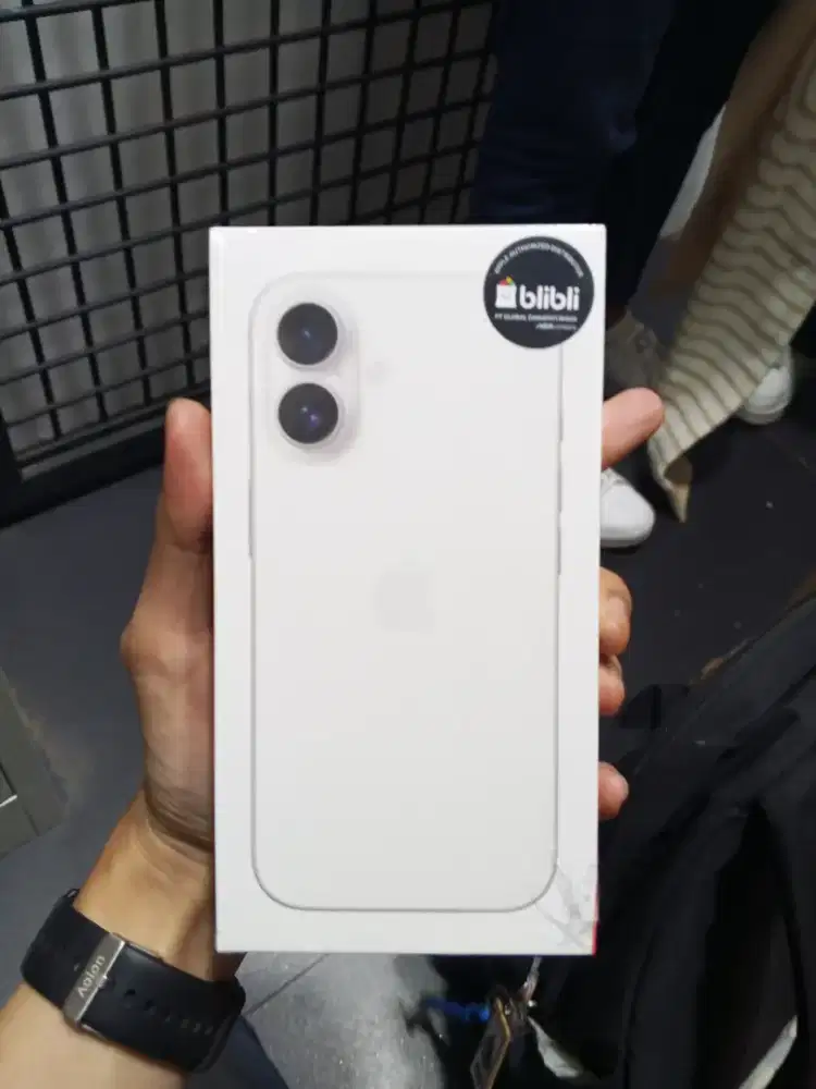 iPhone 16 basic White 128GB Garansi resmi bisa Cicilan Non CC