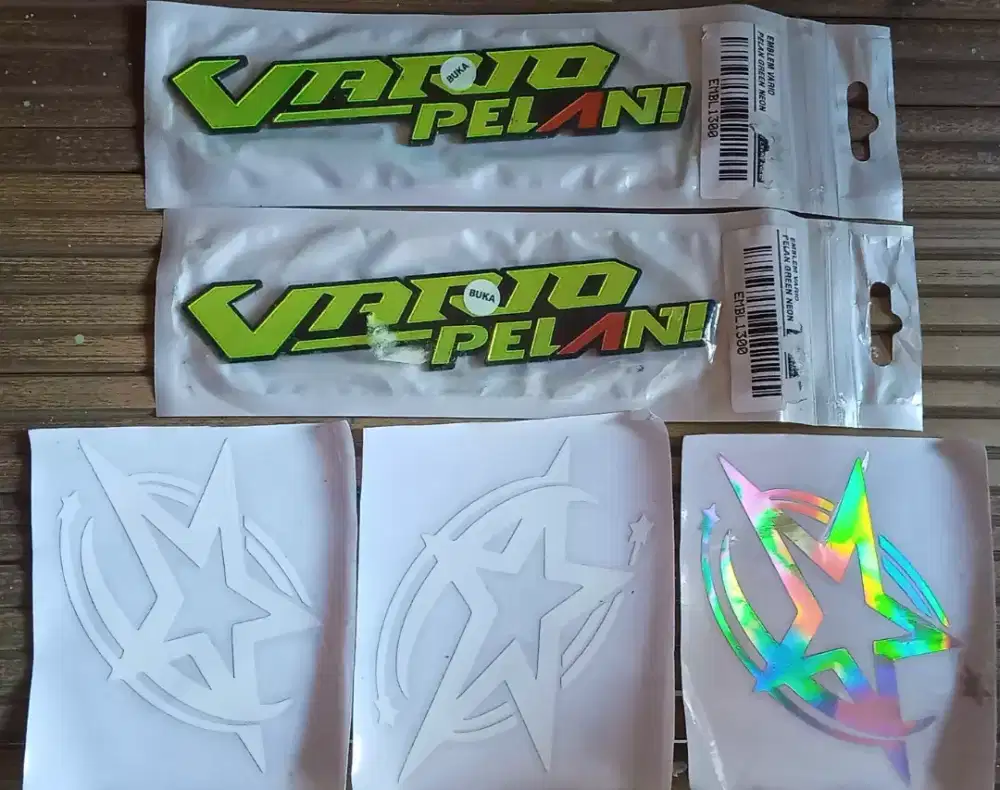 Emblem Vario Honda sepasang & sticker bintang