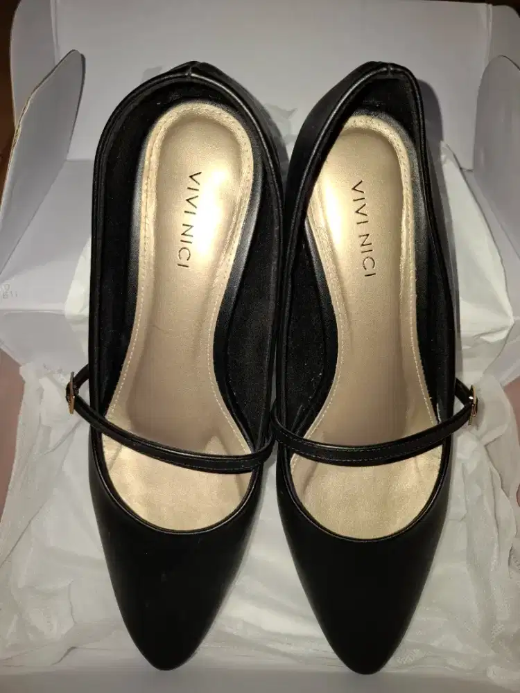 JUAL HEELS VIVI NICI BIANCA (BARU DI PAKE 1X, SALAH PILIH SIZE)
