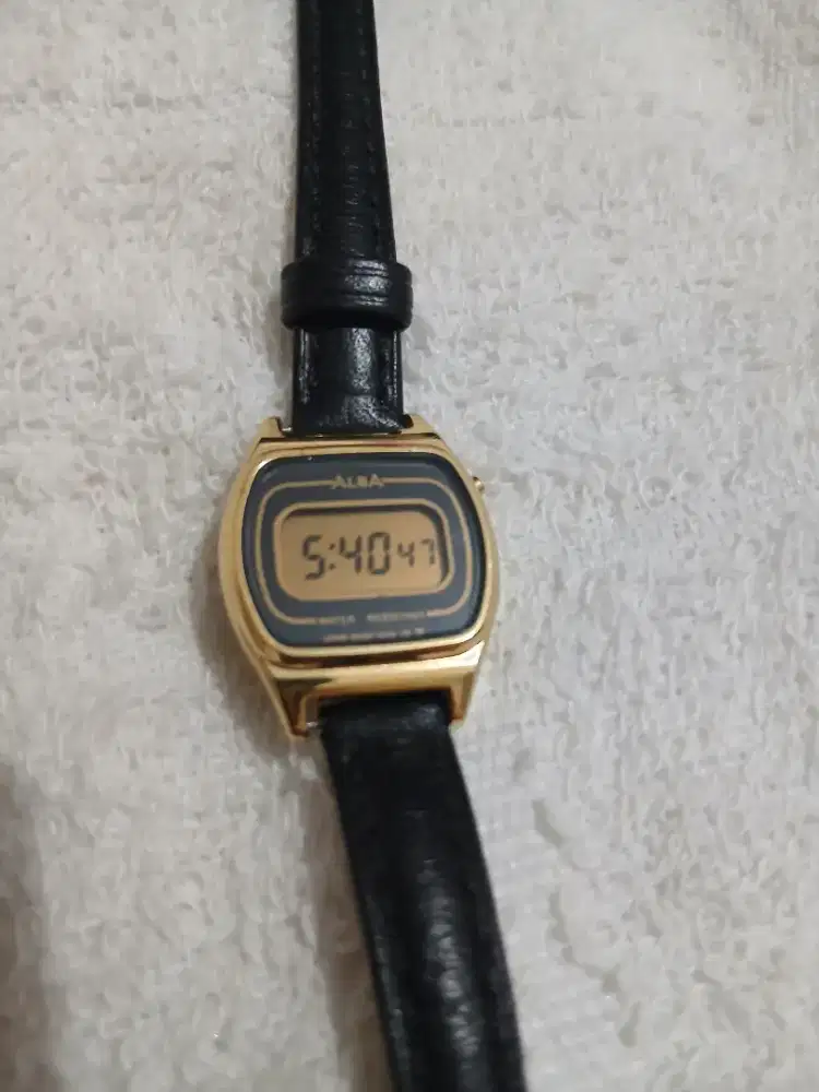 Jam tangan wanita Seiko Alba Vintage Style