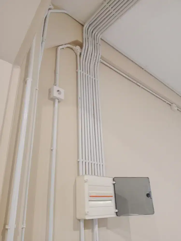 Menerima pemasangan instalasi listrik Dan lampu hias