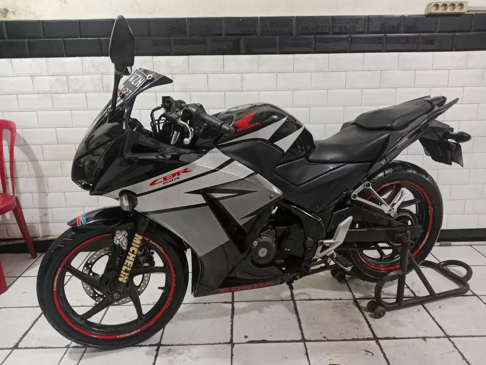 Jual cepat cbr150r 2015 surat lengkap