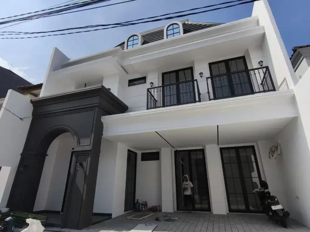 RUMAH SHM BAGUS 2 LANTAI AMERICAN CLASSIC DHARMAHUSADA SURABAYA TIMUR SAFE134