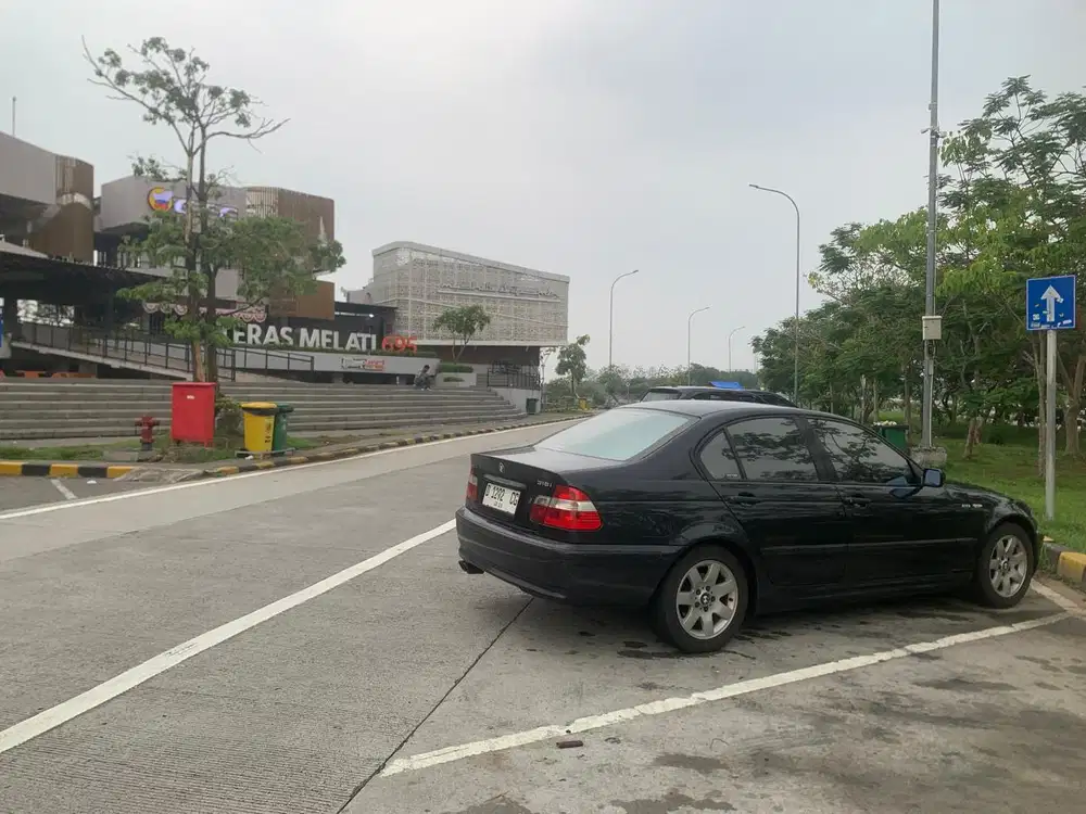 BMW 318i 2005 Bensin