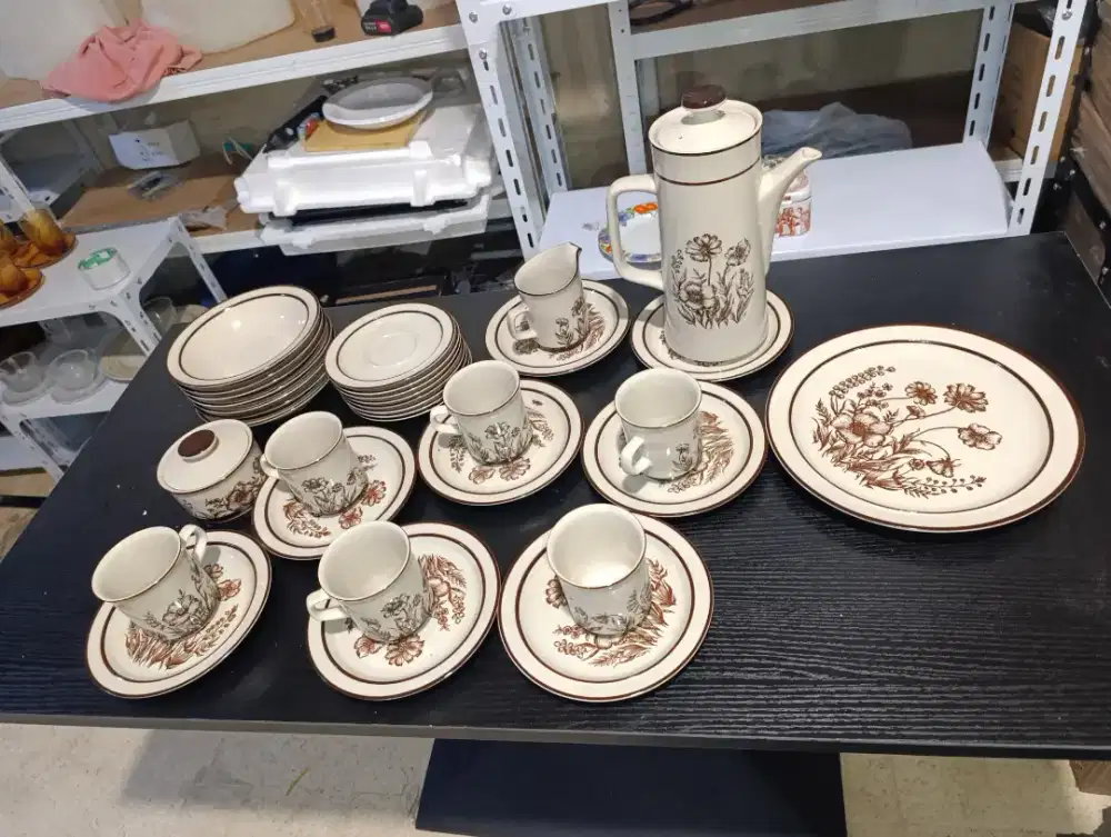 Borongan barang jadul atau antik piring gelas