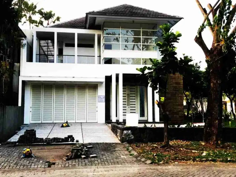 Dijual rumah diamond hill jalan kembar samping taman.citraland Surabaya barat