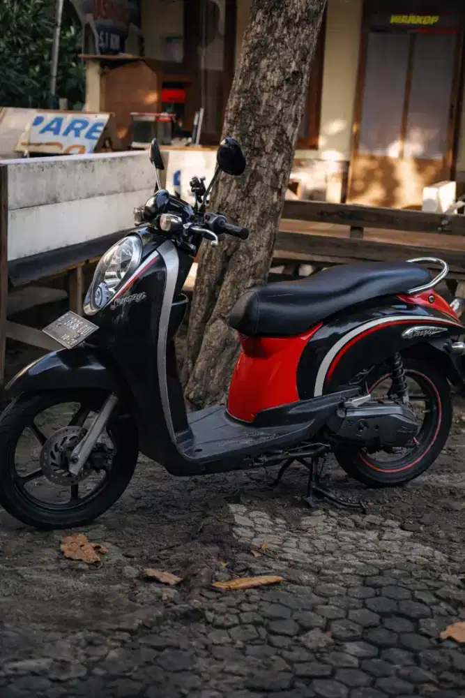 Scoopy 2011 Merah Hitam