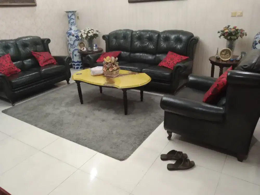 Sofa Chesterfield + meja marmer
