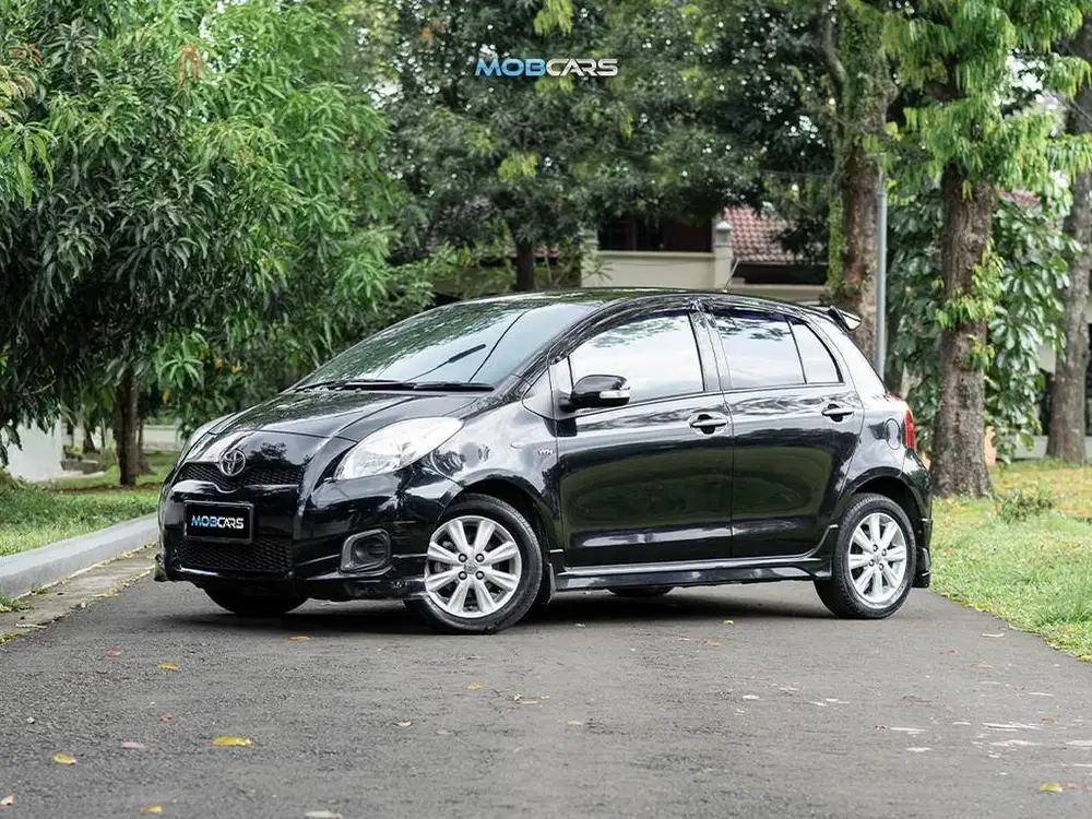 LOW KILOMETER !! FREE BBM FULL TANK NEGO YARIS 1.5 E MT 2013 MOBCARS