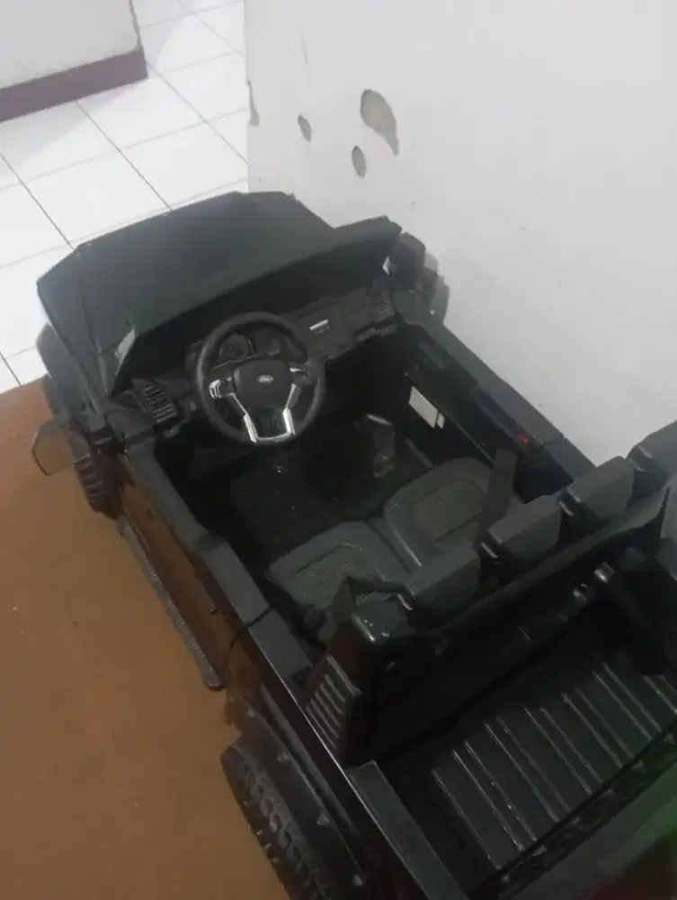 Mobil accu bekas 95persen , jarang pakai