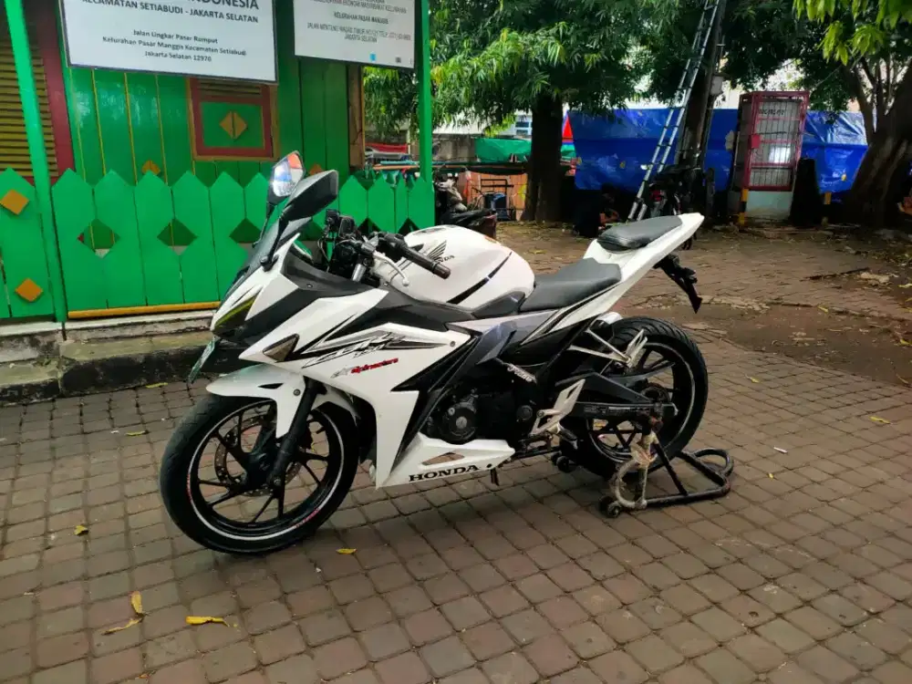 Honda CBR 150R PGM-FI Tahun 2016