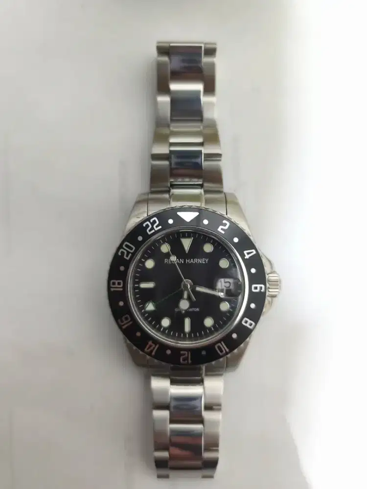 Jam tangan Regan Harney