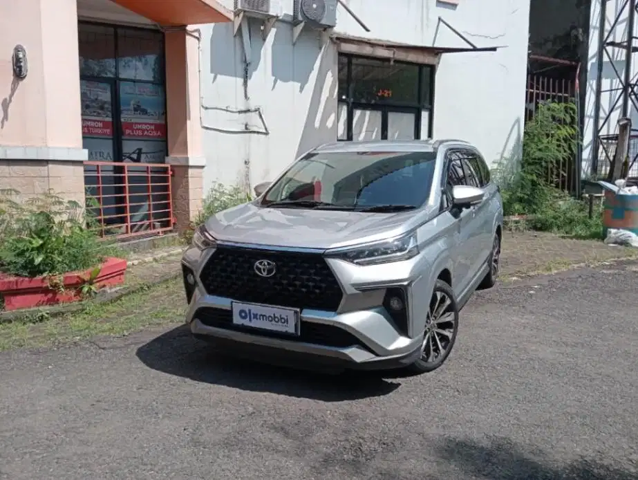 Pajak Panjang- Toyota Avanza 1.5 New Veloz Q CVT Bensin AT 2021 Silver