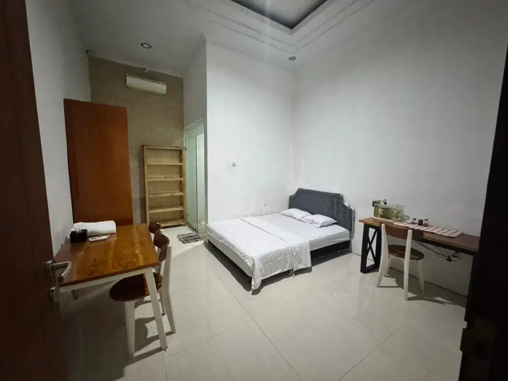 Pengelola hotel/lead hotel