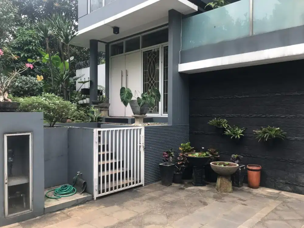 DIJUAL CEPAT RUMAH HUK 2,5 LANTAI DI KEBAYORAN BINTARO (LINGKUNGAN ASRI , ELITE , BAGUS)