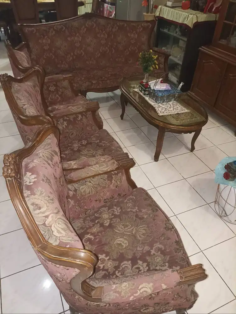 Dijual 1 set meja kursi tamu dari Jati