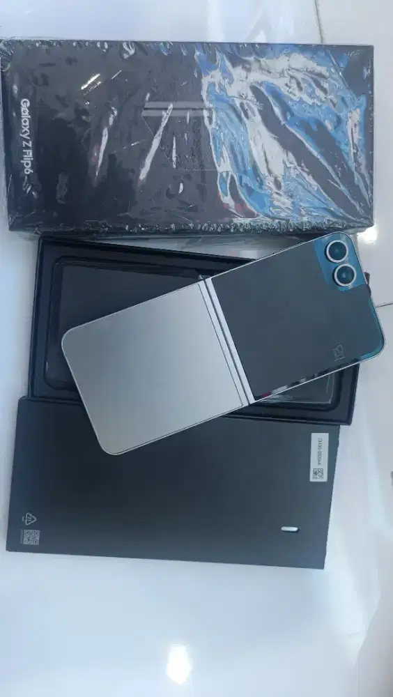 Di jual Samsung z flip 6 12/256 like new