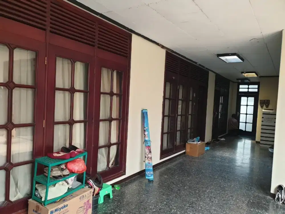 JUAL SEWA rumah dan paviliun luas di pusat kota jalan Kenari