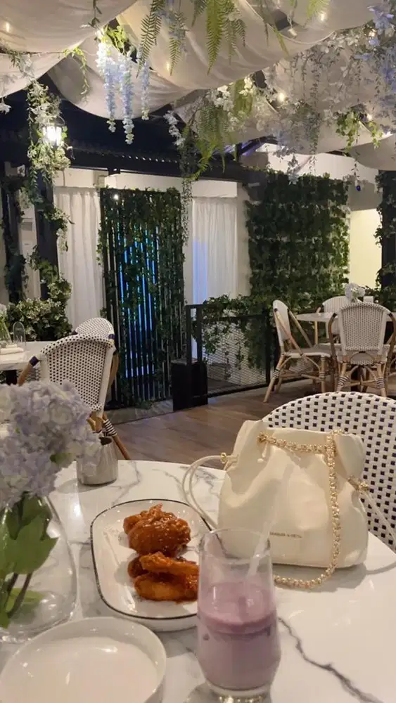 Preloved tas charles and keith beli 1,3 jual 900k aja