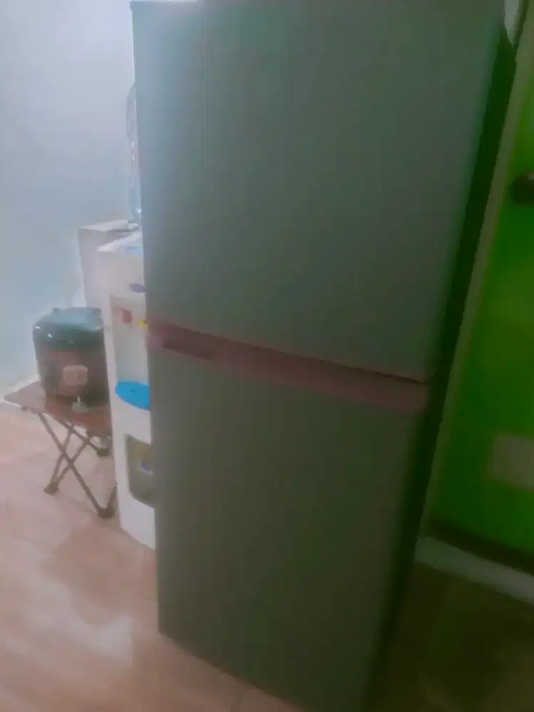 Sharp 2 pintu normal dingin bagus