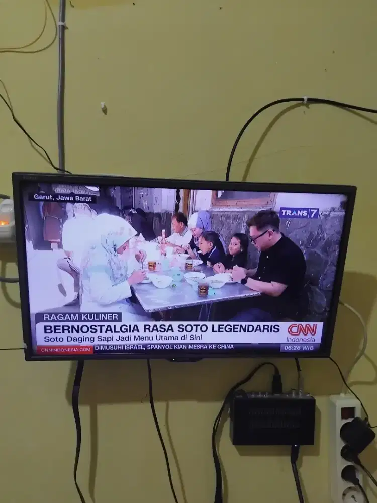 Tv LG 24 inch + 1 set top box dan antena