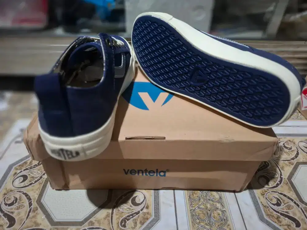 Sepatu ventela original