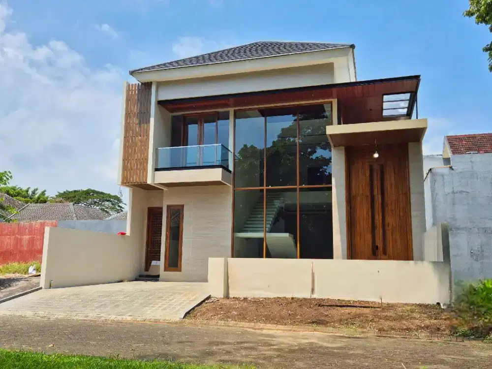 Rumah Baru 2 Lantai Mewah Kawasan Elite Araya Golf Malang