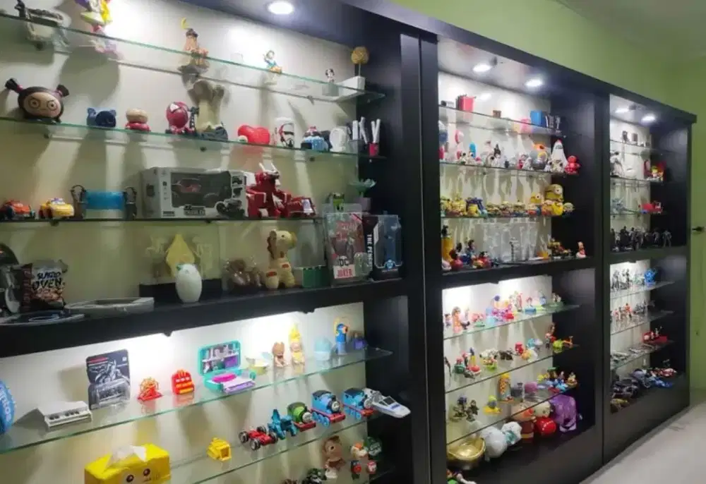 rak pajangan koleksi mewah dan kokoh