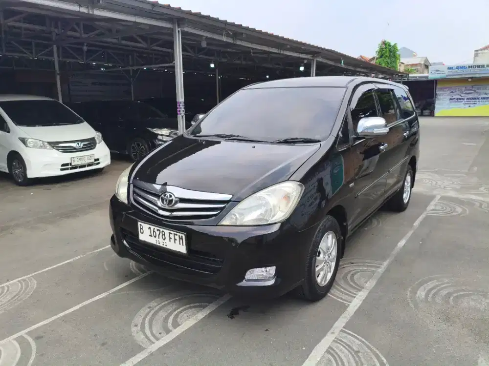 Toyota Kijang Innova V 2.0 matic 2010