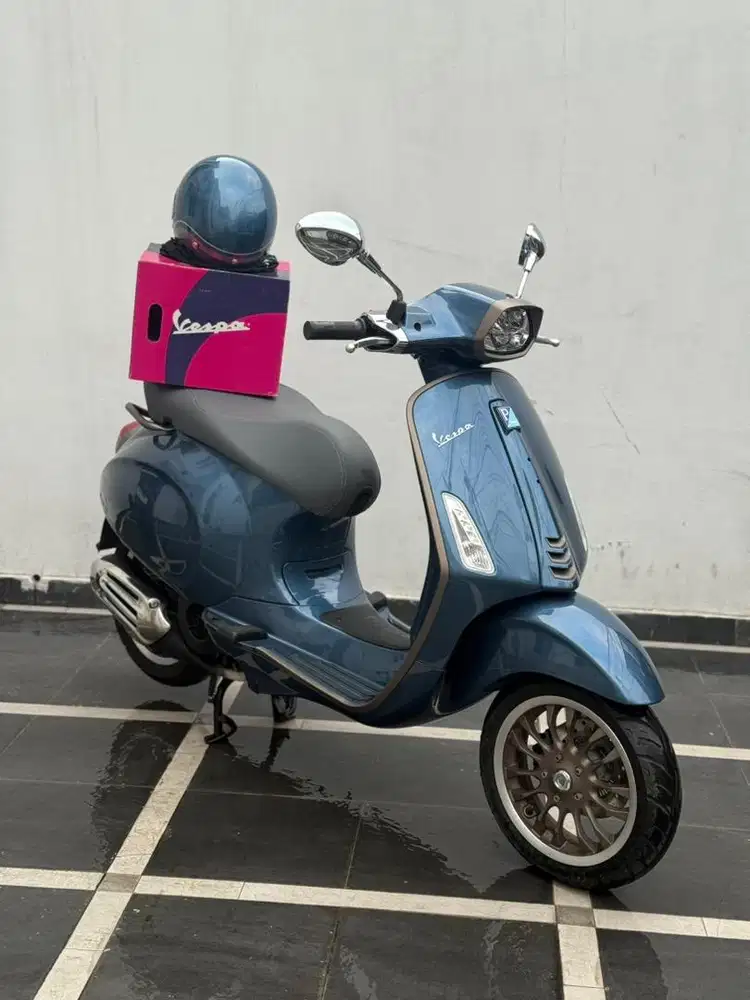 Vespa Sprint Anniversarry 10 TH (km 0 ) BRAND NEW OLD STOCK