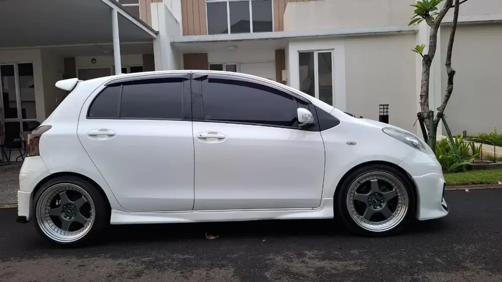 Dijual yaris buat yg hobi2 aja..