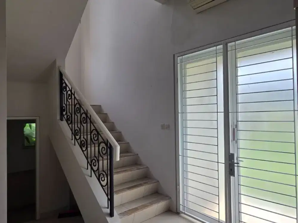 Rumah posisi di Pojok Dijual Murah di Gading Serpong Cluster Crystal