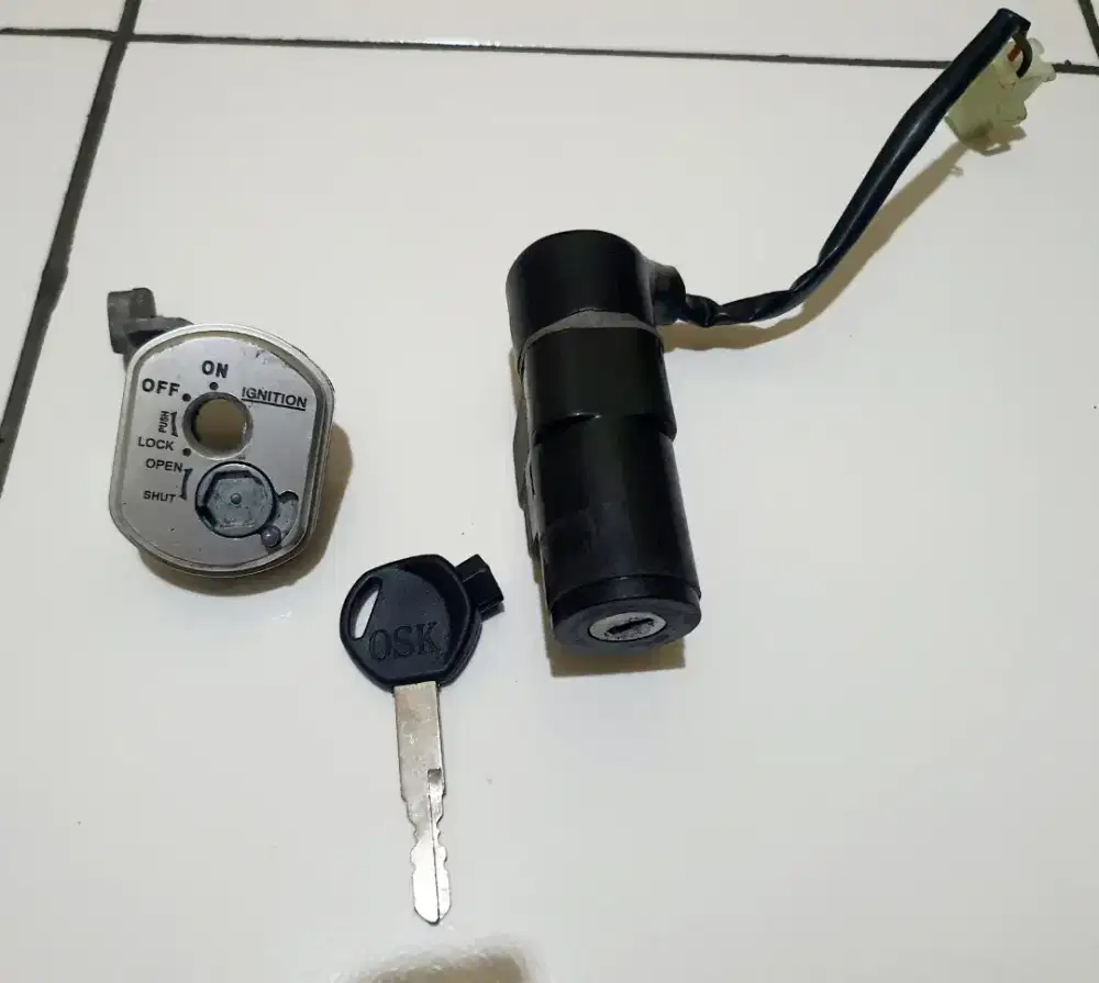 Kunci Kontak Vario 110 karbu