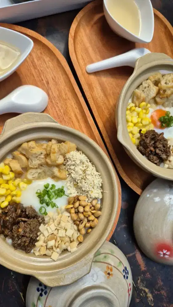 Crew kitchen menu bubur dan bakmi