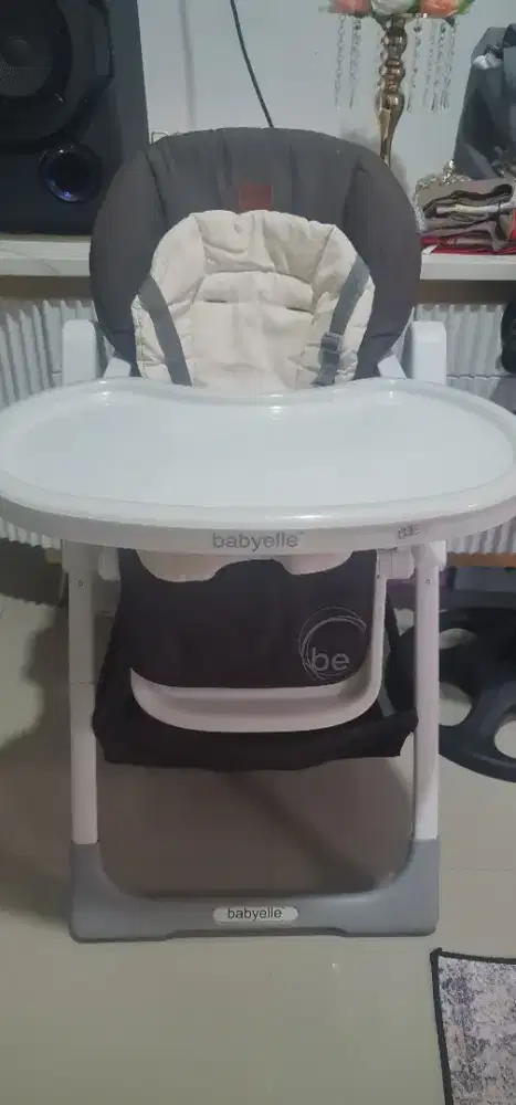 Kursi makan Babyelle