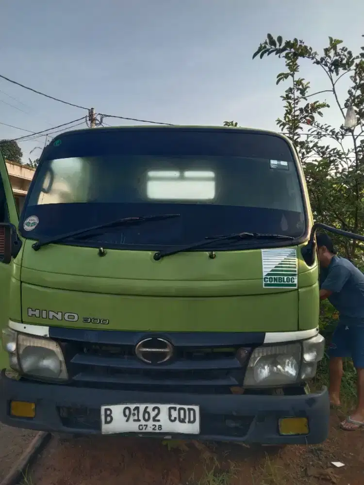 Truk double Hino th 2014 di jual murah