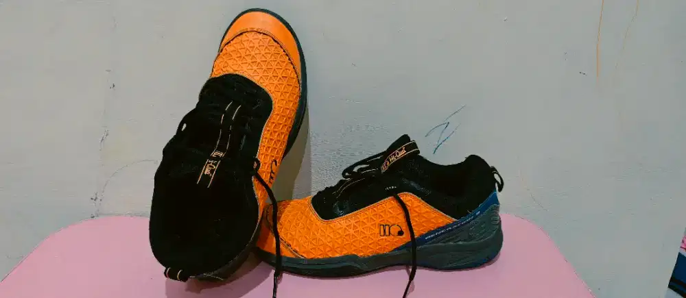 Jual Sepaket Sepatu + Raket Badminton