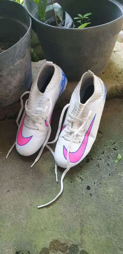 Separu bola Nike ukuran 39