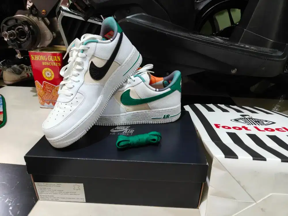 Nike Air Force 1 '07 LV8 EMB