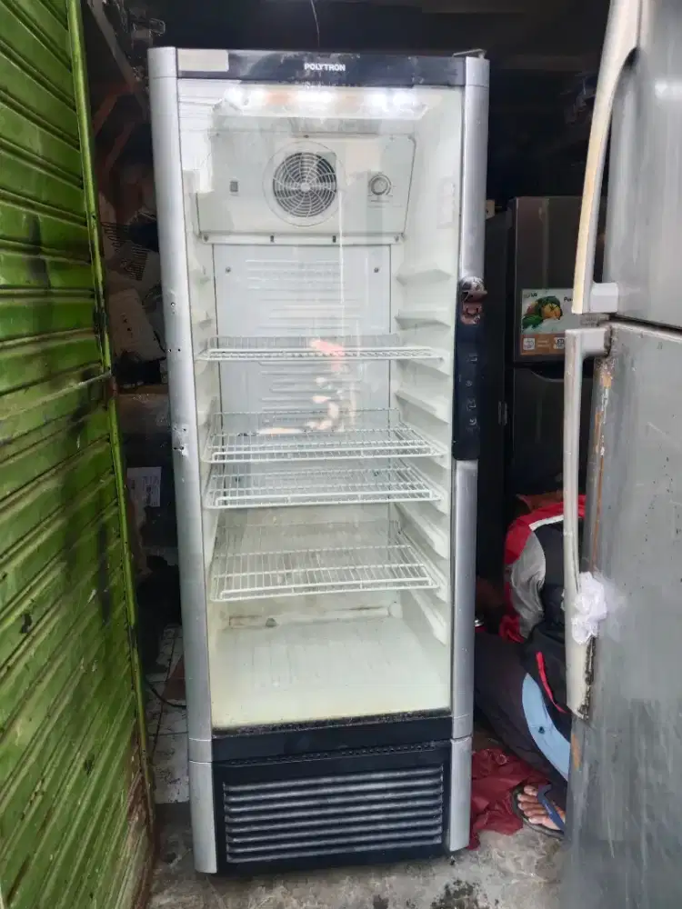 Showcase polytron kondisi normal dingin siap pakai