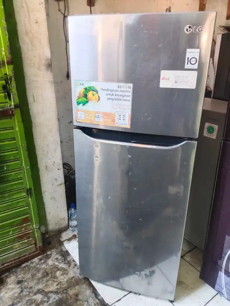 Kulkas LG 2 pintu bagus normal dingin beku siap pakai